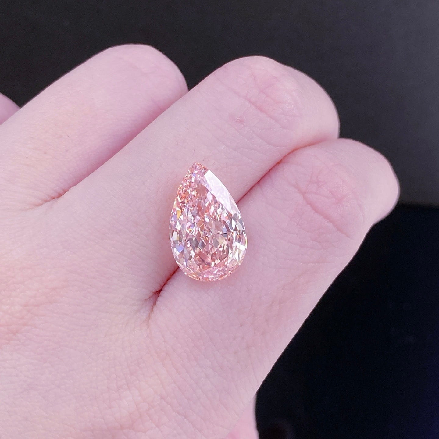 Fancy Lab-Diamant passend zum IGI-Zertifikat für Bespoke Jewellery von izabela K.