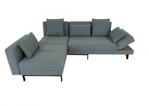 Brühl FOUR-TWO soft Sofa mit Recamiere links und zwei Tischmodule im blaugrauen Stoff