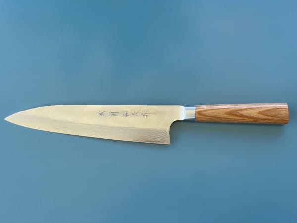 Katsuyasu Kamo Gyuto 210 – japanisches Damaststahl Messer der Chef-Serie