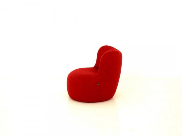 freistil 173 ROLF BENZ Sessel in rubinroten Stoff aus der Gummibärenbande